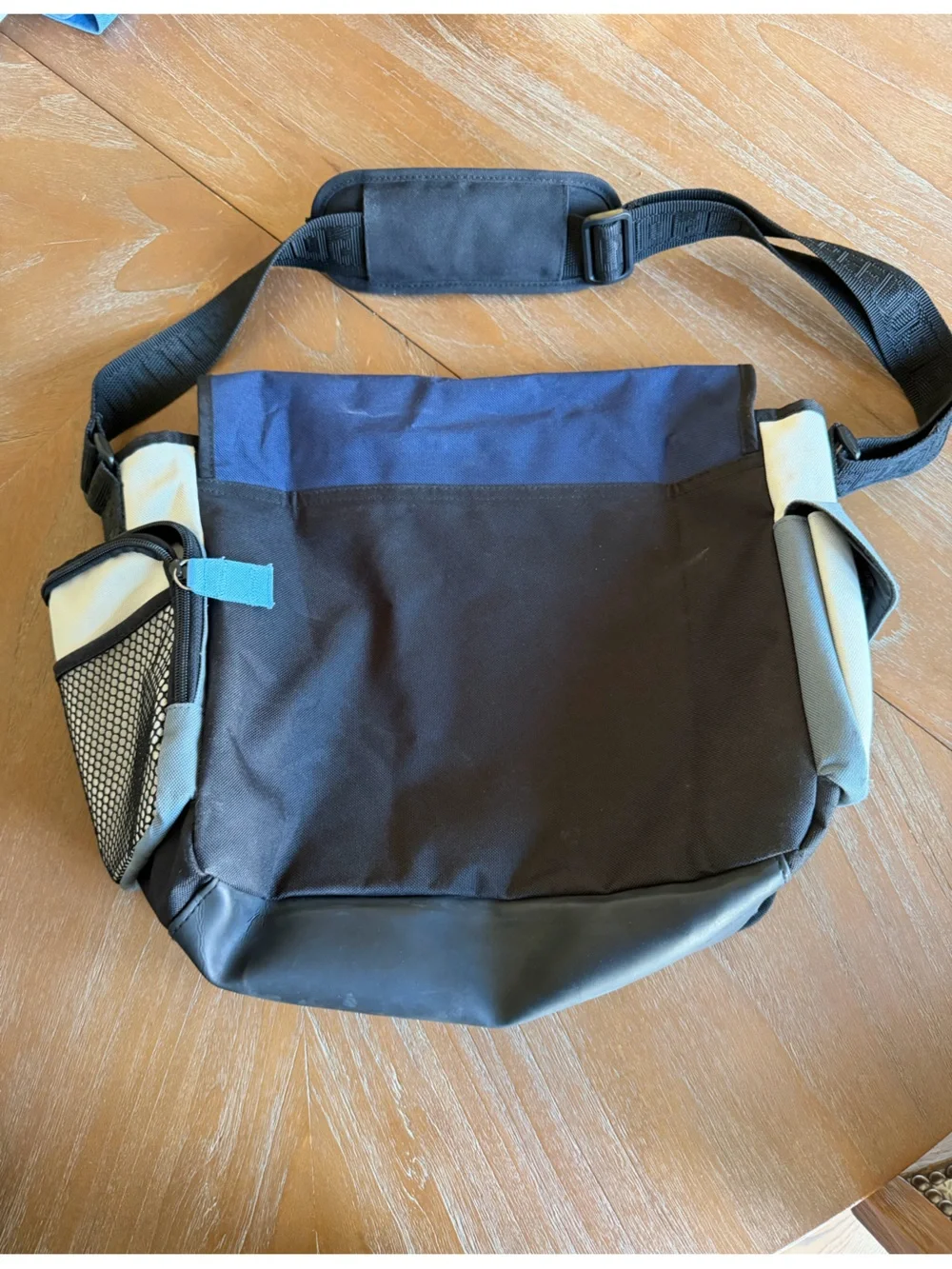 Speedo separated panels shoulder